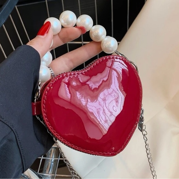 RED MINI RED HEART PEARL HANDLE PVC COIN PURSE BAG CROSSBODY CHAIN valentines - Picture 2 of 4